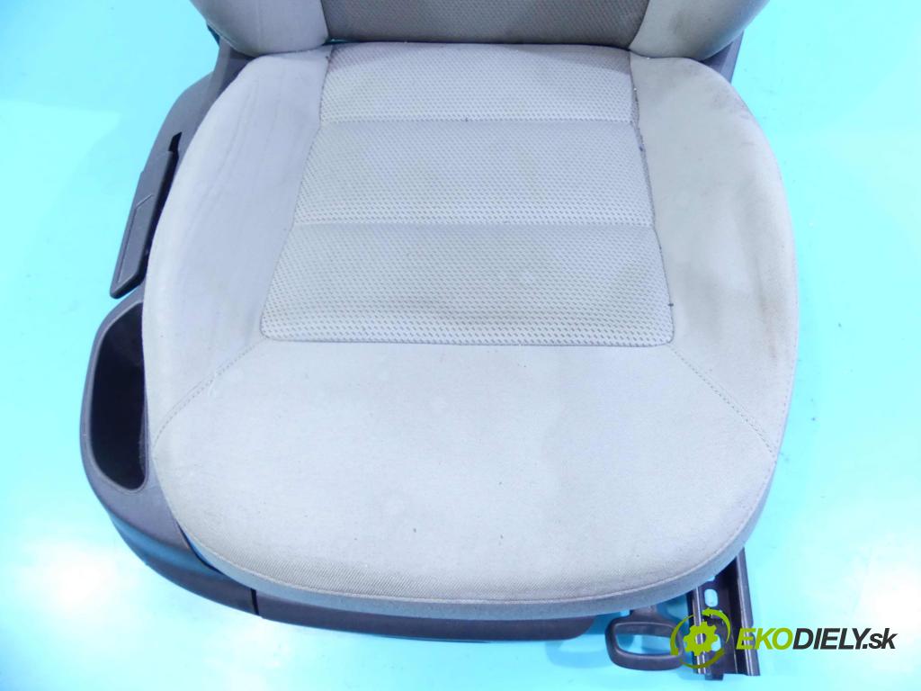 Skoda Octavia II 2004-2013 1.9 TDI 105 HP manual 77 kW 1896 cm3 5- Sedačka pravý  (Sedačky, sedadlá)