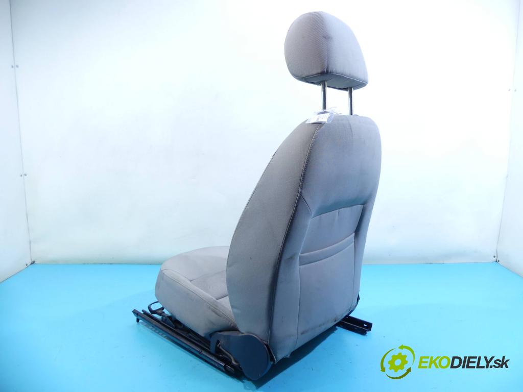 Skoda Octavia II 2004-2013 1.9 TDI 105 HP manual 77 kW 1896 cm3 5- Sedačka pravý  (Sedačky, sedadlá)