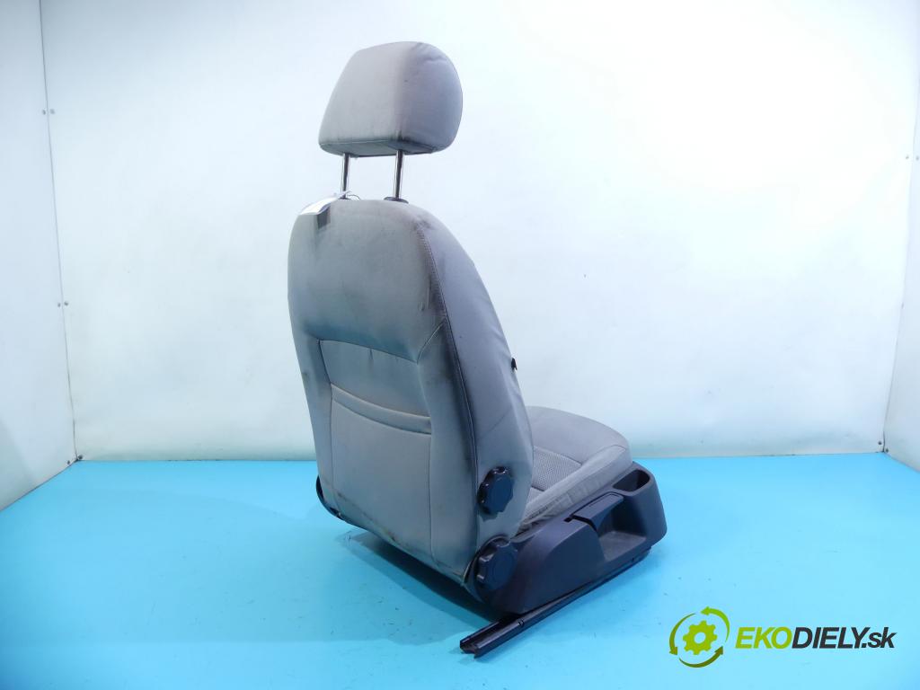 Skoda Octavia II 2004-2013 1.9 TDI 105 HP manual 77 kW 1896 cm3 5- Sedačka pravý  (Sedačky, sedadlá)