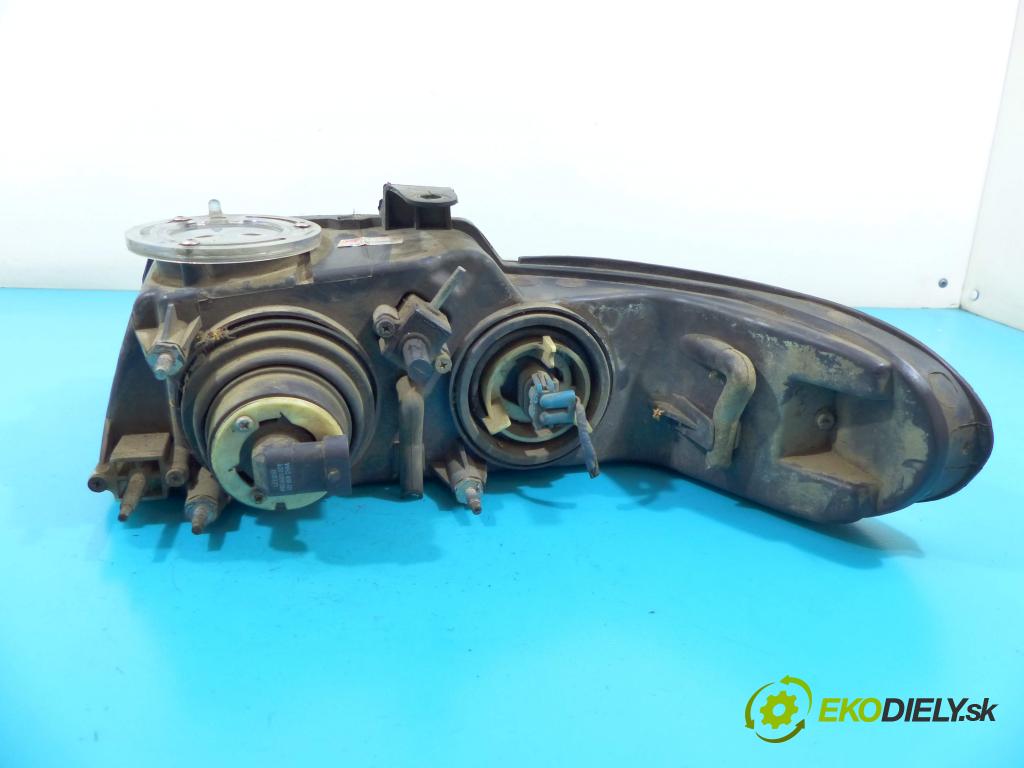 Chrysler Voyager III 1995-2000 3.8 V6 201 HP automatic 148 kW 3778 cm3 5- Reflektor: pravý  (Pravé)