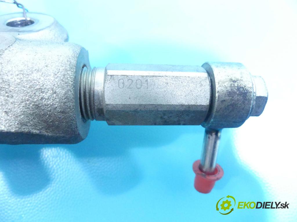 Mazda 5 2005-2010 2.0d 143 HP manual 105 kW 1998 cm3 5- lišta vstrekovacia  (Vstrekovacie lišty)