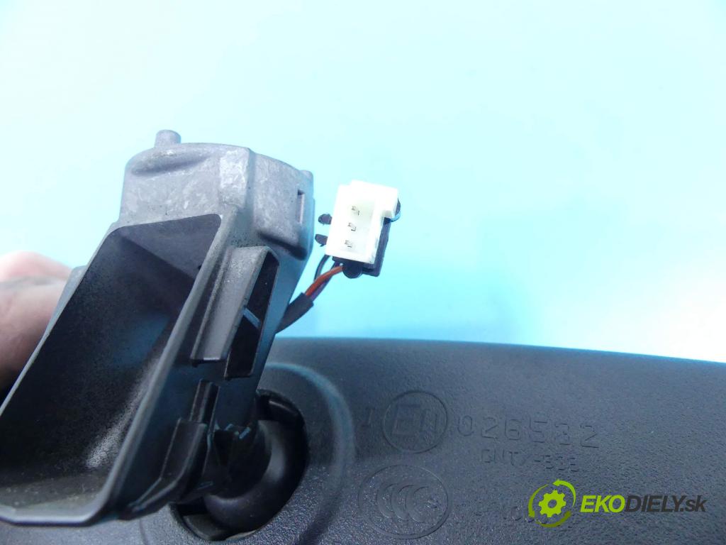 Ford C-Max II 2010-2019 1.6 tdci 116 hp manual 85 kW 1560 cm3 5- zpětné zrcátko vnitřní  (Světla vnitřní)