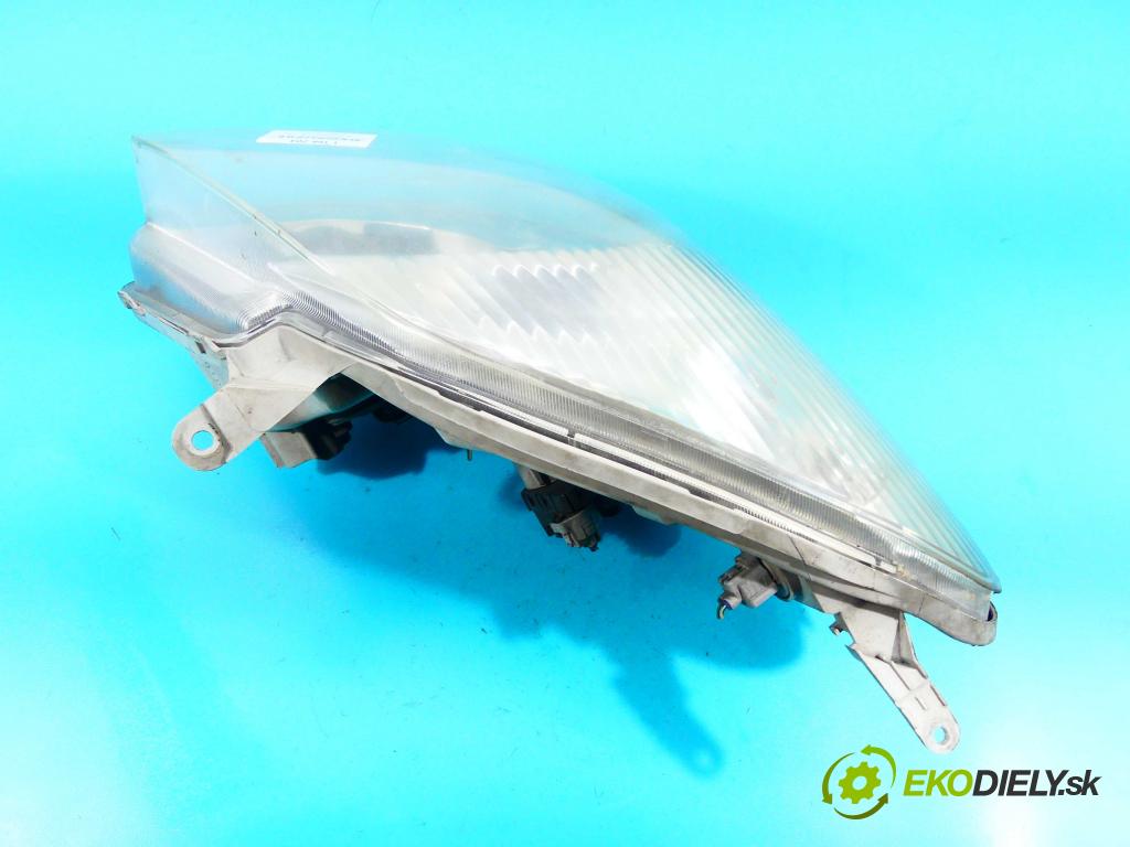 Toyota Corolla Verso I 2001-2004 2.0 D4D 90 HP manual 66 kW 1998 cm3 5- Reflektor: pravý  (Pravé)