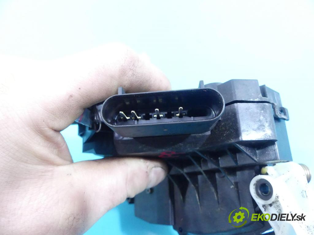 Ford Fiesta Mk7 2008-2017 1.6 tdci 95 hp manual 70 kW 1560 cm3 5- zámek přední pravý 8A6A-A21812-BJ