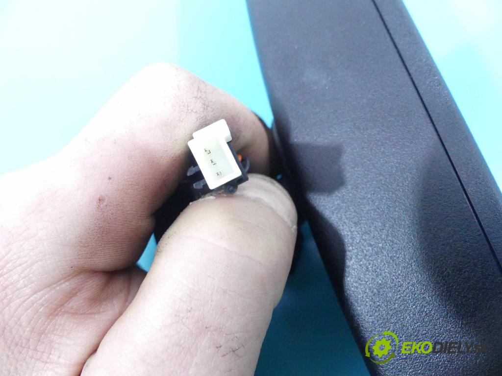 Ford Fiesta Mk7 2008-2017 1.6 tdci 95 hp manual 70 kW 1560 cm3 5- zpětné zrcátko vnitřní  (Světla vnitřní)