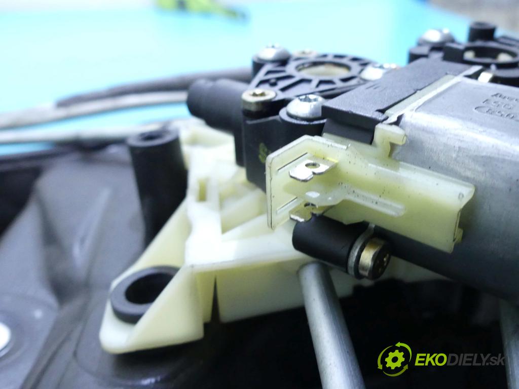 Bmw 7 E65 2001-2008 4.4 V8 333KM: automatic 245 kW 4398 cm3 4- roleta 7026034 (Rolety kufra)