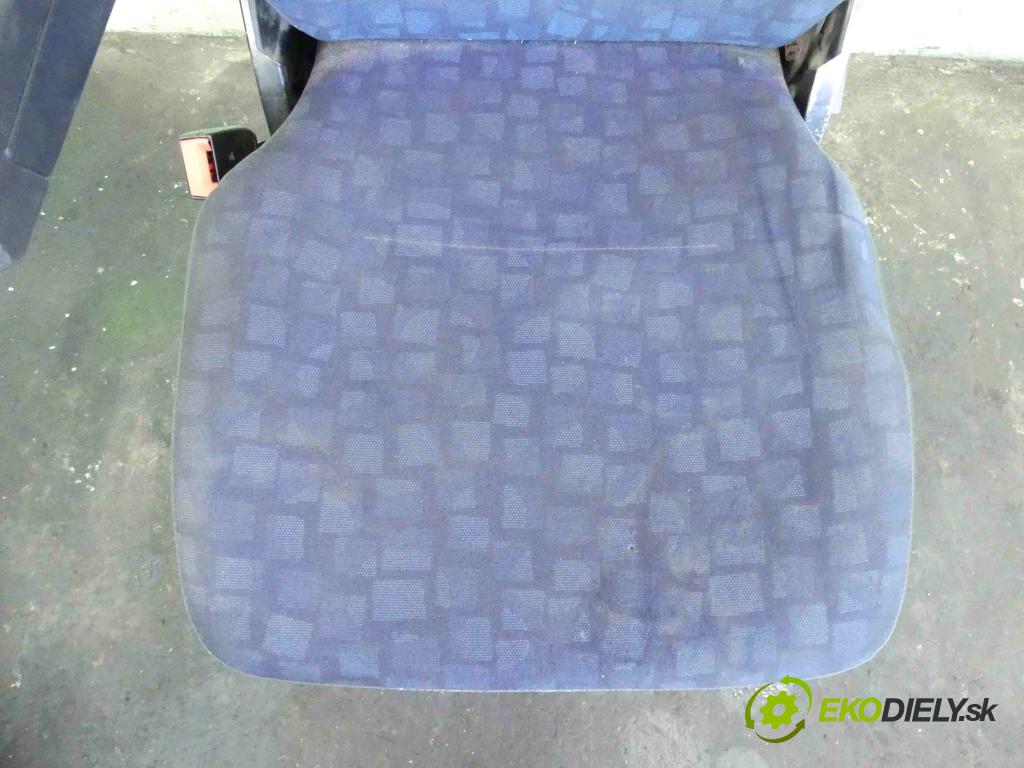 Iveco Daily III 1999-2006 2.3 HPI 116 HP manual 85 kW 2286 cm3 5- Sedačka ľavý  (Sedačky, sedadlá)