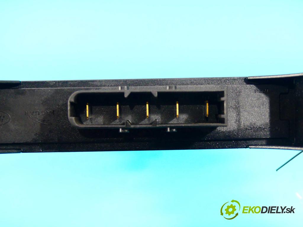 Jaguar XF II 2015- 2.0d 179KM automatic 132 kW 1999 cm3 4- radiator MF013410-0861 (Radiátory kúrenia)