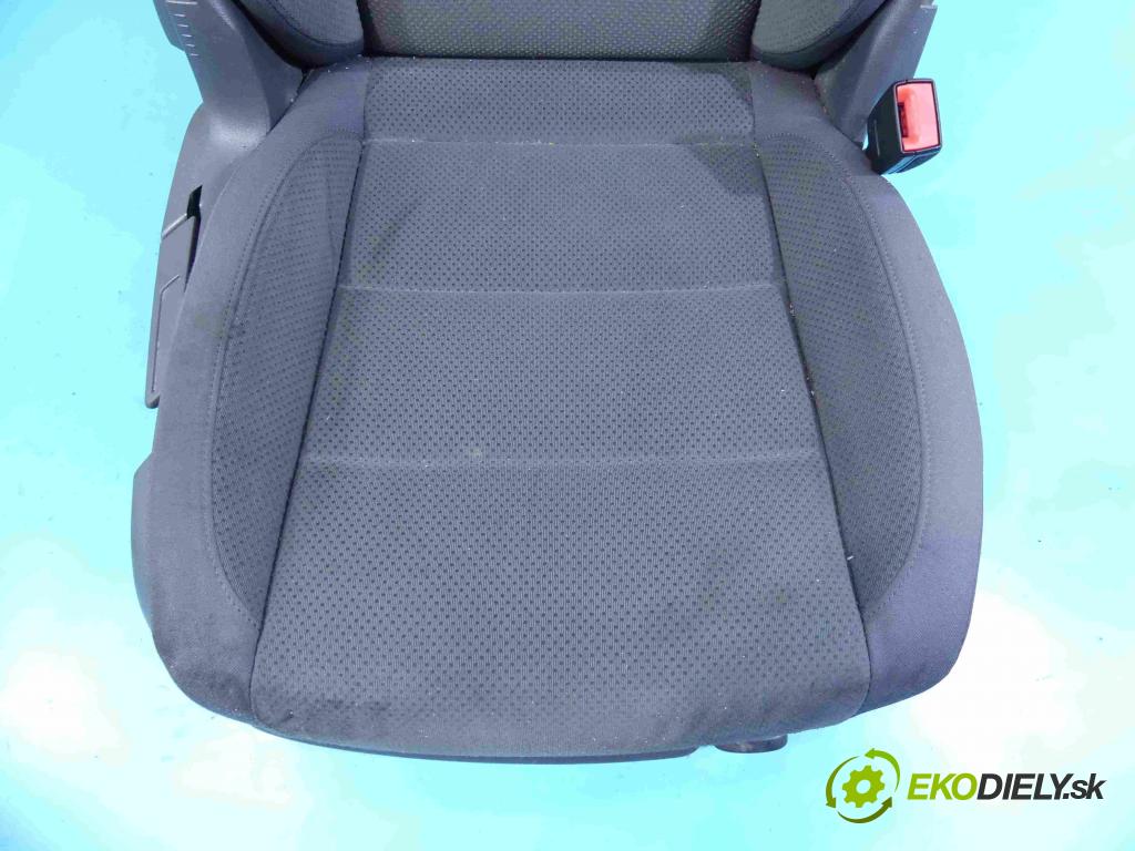 Vw Golf V 2003-2009 2.0 tdi 140 HP manual 103 kW 1968 cm3 5- Sedačka pravý  (Sedačky, sedadlá)
