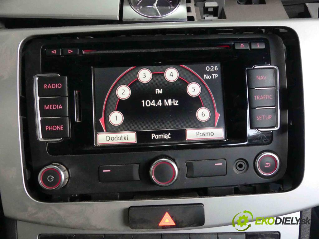 Vw Passat B7 2010-2014 2.0 tdi 140 HP manual 103 kW 1968 cm3 4- Radio továreň: 3C0035279J