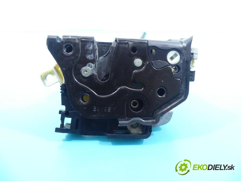 Seat Altea 1.6 tdi 105 hp manual 77 kW 1598 cm3 5- zámek přední pravý 1P1837016C