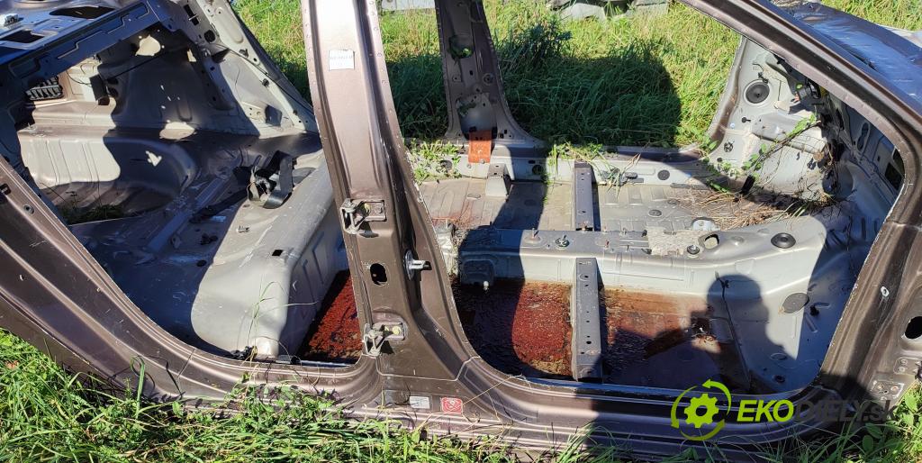 Peugeot 301 1.2 12v 72 hp manual 53 kW 1199 cm3 4- práh pravý  (Ostatní)