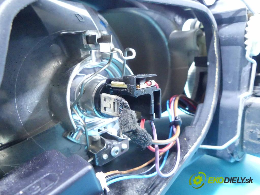 Seat Ibiza III 6L 2002-2008 1.4 16v 75 HP manual 55 kW 1390 cm3 5- Reflektor: pravý  (Pravé)