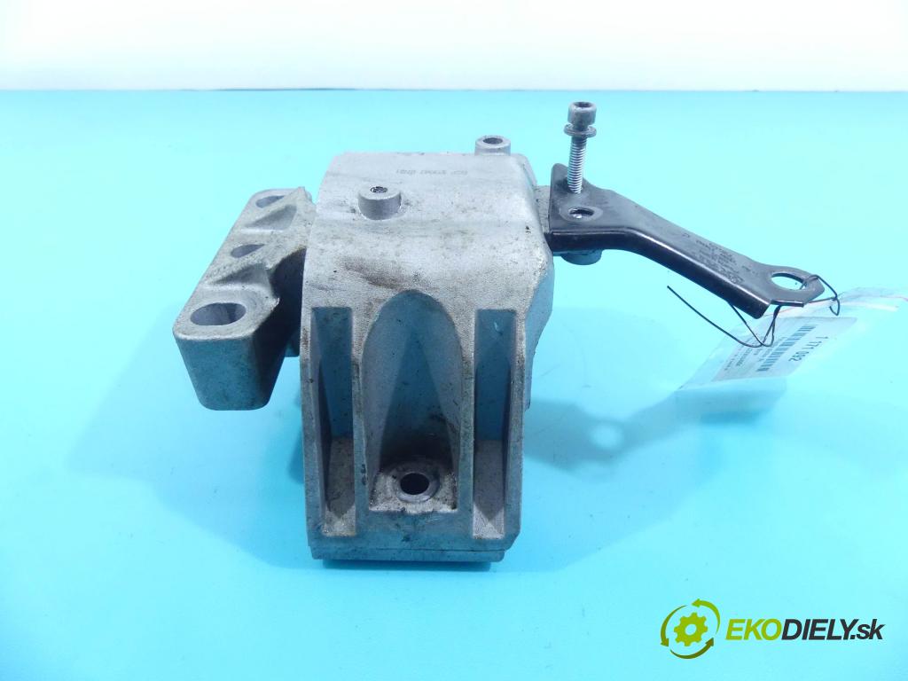 Vw Bora 1.6 16v 105 HP manual 77 kW 1598 cm3 4- airbag motora GSP512347 (Držiaky motora)