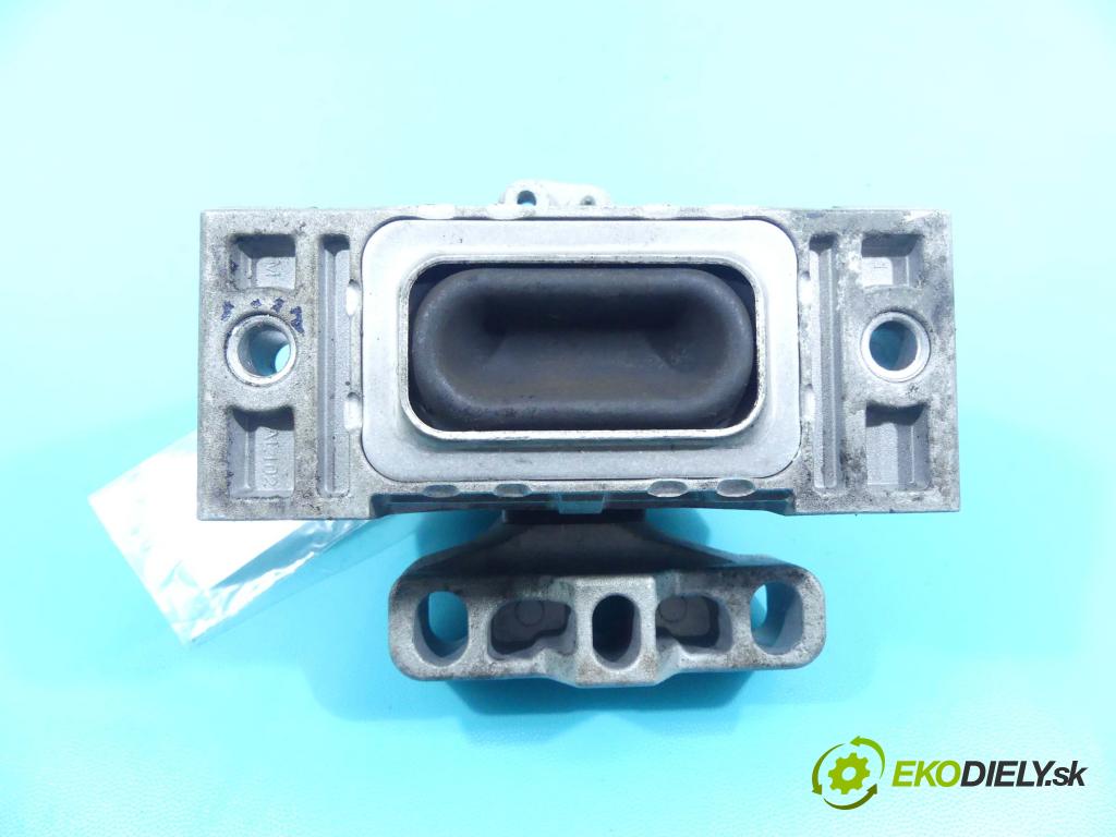 Vw Bora 1.6 16v 105 HP manual 77 kW 1598 cm3 4- airbag motora GSP512347 (Držiaky motora)