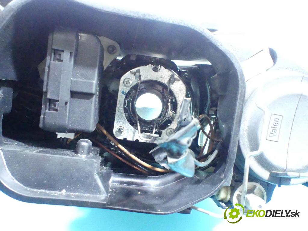 Vw Touareg I 2002-2010 2.5 tdi 174 HP automatic 128 kW 2461 cm3 5- Reflektor: pravý  (Pravé)