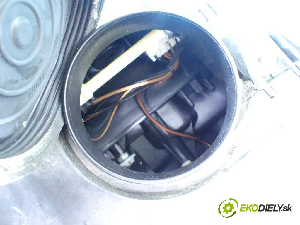 Vw Touareg I 2002-2010 2.5 tdi 174 HP automatic 128 kW 2461 cm3 5- Reflektor: pravý  (Pravé)