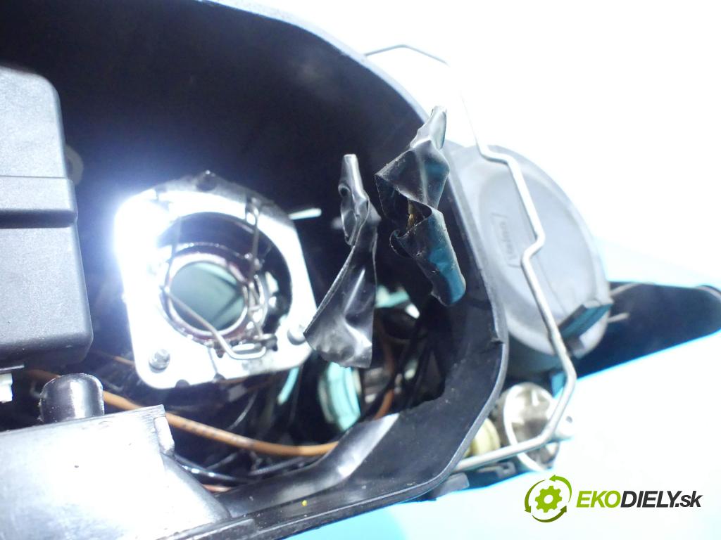 Vw Touareg I 2002-2010 2.5 tdi 174 HP automatic 128 kW 2461 cm3 5- Reflektor: pravý  (Pravé)