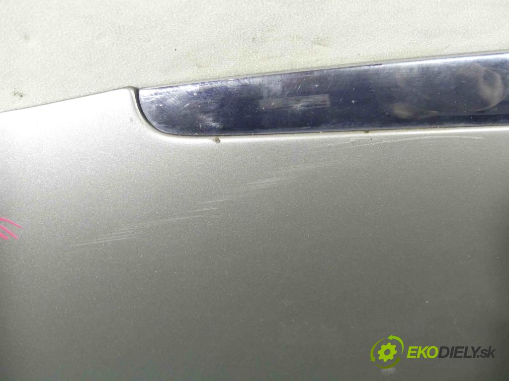 Toyota Corolla Verso I 2001-2004 2.0 D4D 90 HP manual 66 kW 1995 cm3 5- kapota predná