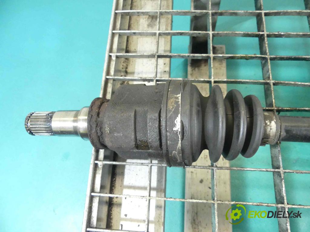 Toyota Yaris III 2011-2018 1.0 vvti 69KM manual 51 kW 998 cm3 5- poloos pravé 43410-0D341 (Poloosy)