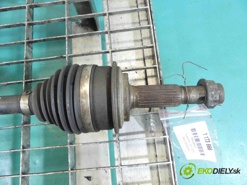 Toyota Yaris III 2011-2018 1.0 vvti 69KM manual 51 kW 998 cm3 5- poloos pravé 43410-0D341 (Poloosy)