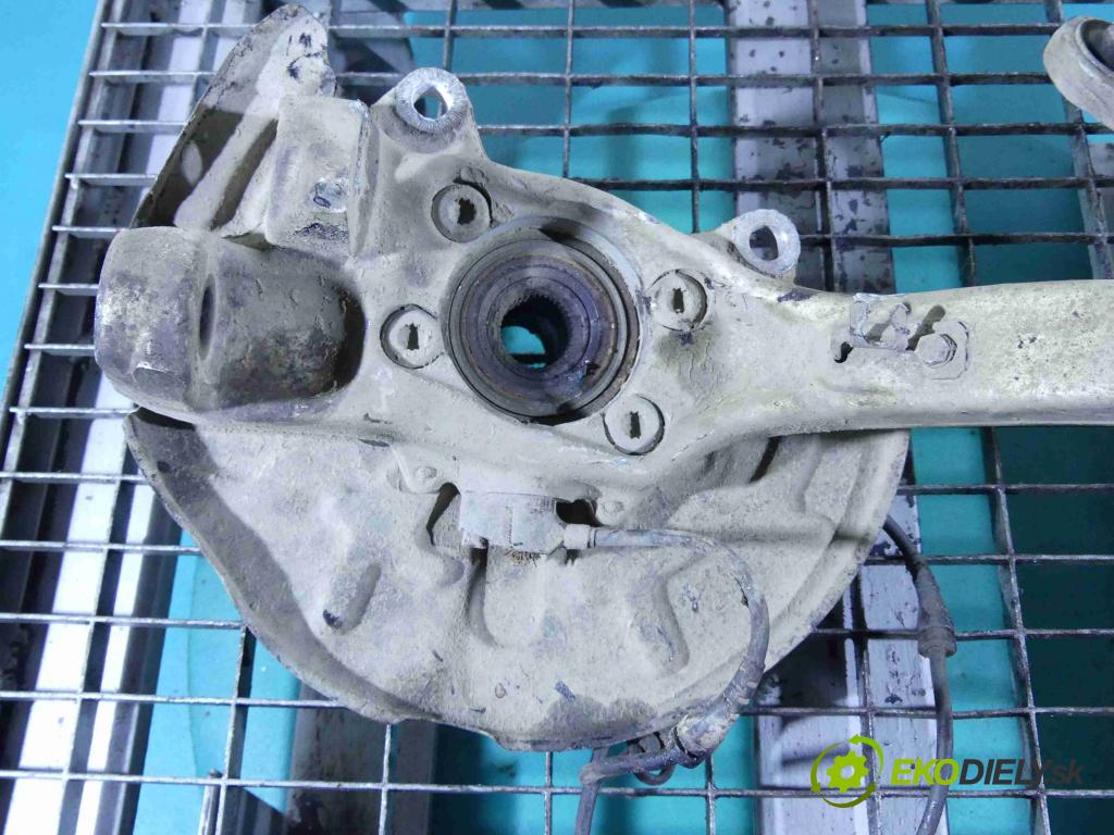 Audi A4 B6 2000-2004 2.5 tdi 179KM automatic 132 kW 2496 cm3 5- náboj ľavé  (Náboje)