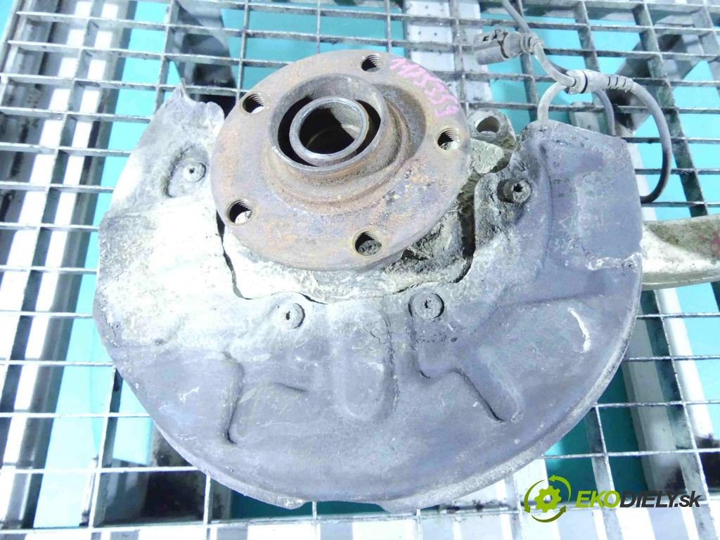 Audi A4 B6 2000-2004 2.5 tdi 179KM automatic 132 kW 2496 cm3 5- náboj pravé  (Náboje)