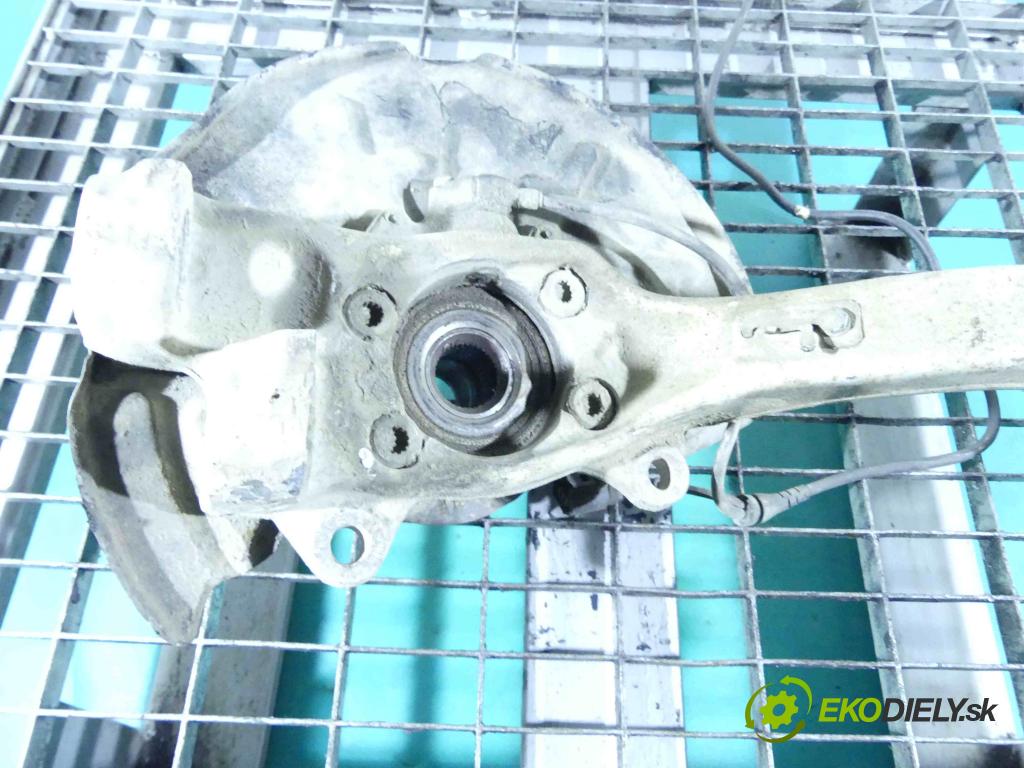 Audi A4 B6 2000-2004 2.5 tdi 179KM automatic 132 kW 2496 cm3 5- náboj pravé  (Náboje)