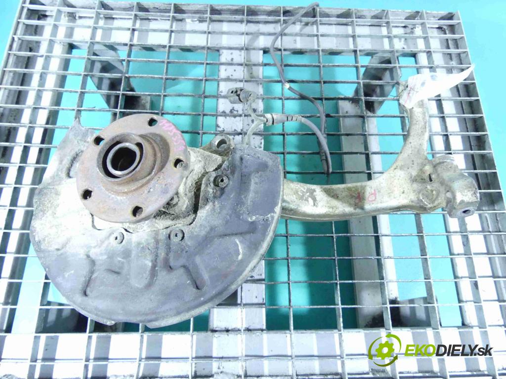Audi A4 B6 2000-2004 2.5 tdi 179KM automatic 132 kW 2496 cm3 5- náboj pravé  (Náboje)