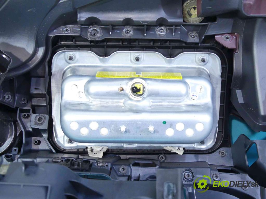 Ford Fiesta Mk7 2008-2017 1.6 tdci 90 HP manual 66 kW 1560 cm3 5- kokpit,pristrojová doska rozdeľovacia