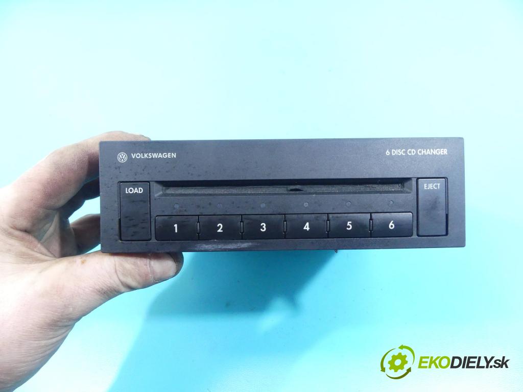 Vw Golf V 2003-2009 1.6 SR 102 HP manual 75 kW 1595 cm3 3- Menič: cd  (CD meniče)