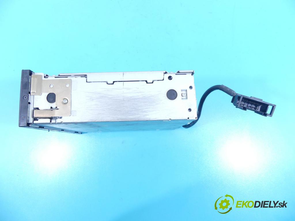 Vw Golf V 2003-2009 1.6 SR 102 HP manual 75 kW 1595 cm3 3- Menič: cd  (CD meniče)