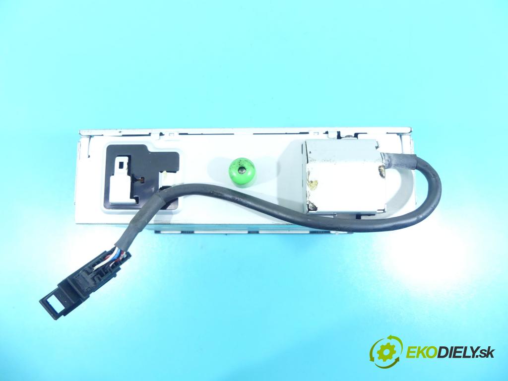 Vw Golf V 2003-2009 1.6 SR 102 HP manual 75 kW 1595 cm3 3- Menič: cd  (CD meniče)