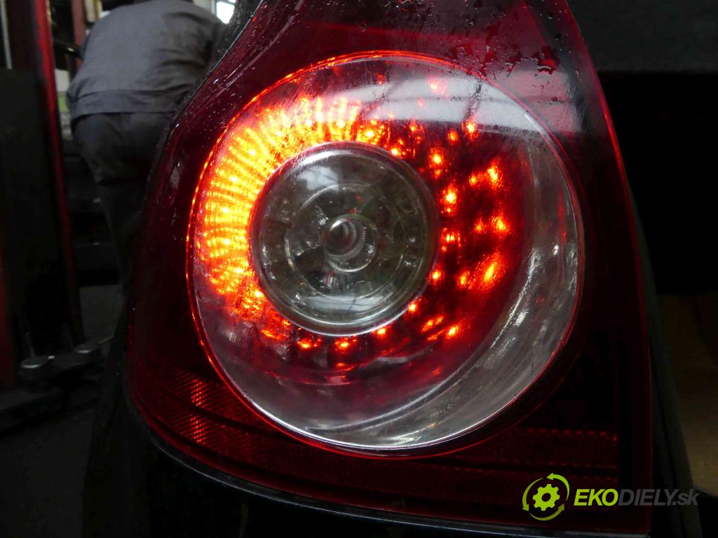 Vw Golf V 2003-2009 1.6 SR 102 HP manual 75 kW 1595 cm3 3- svetlo / reflektor zadné ľavé 1K0052204 (Ostatné)
