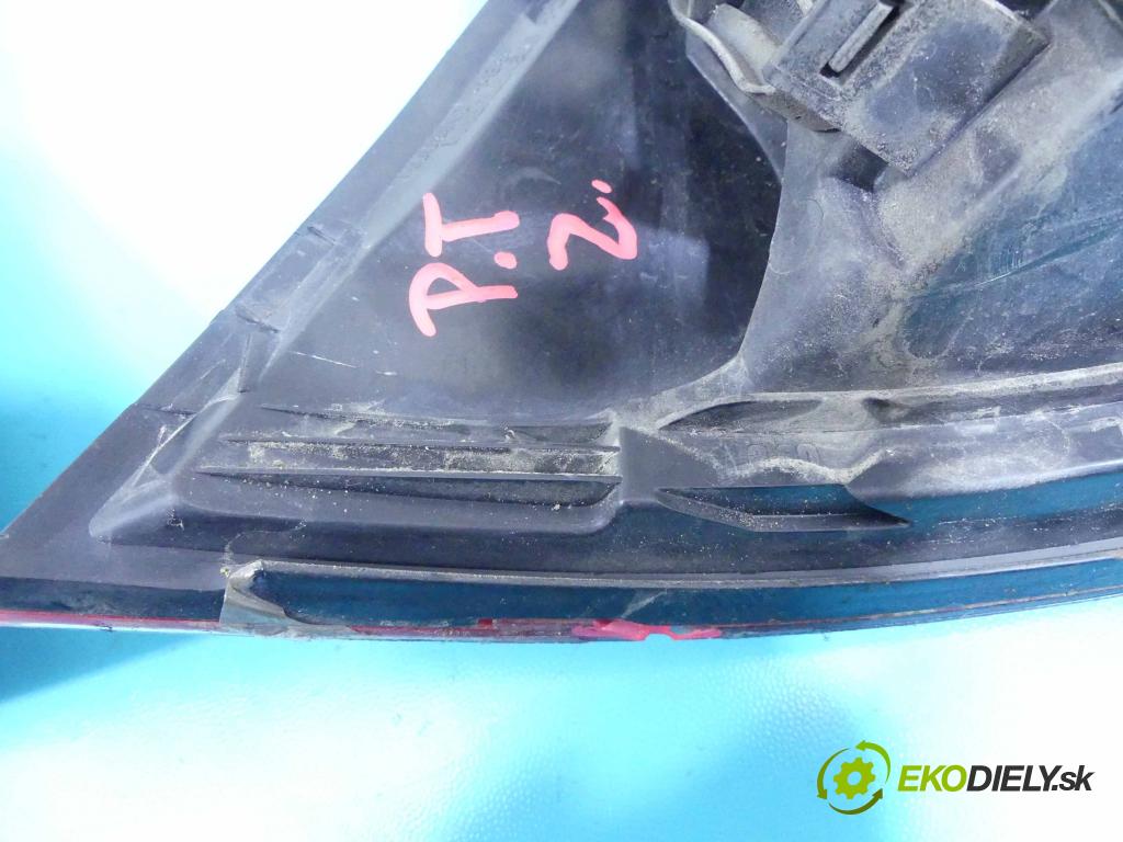 Vw Golf V 2003-2009 1.6 SR 102 HP manual 75 kW 1595 cm3 3- svetlo / reflektor zadné ľavé 1K0052204 (Ostatné)