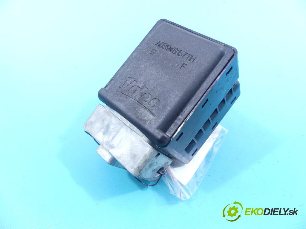 Renault Latitude 2.0 dci 173KM automatic 127 kW 1995 cm3 4- Blokáda: řízení: 8200604932 (Ostatné)