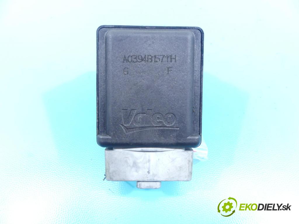 Renault Latitude 2.0 dci 173KM automatic 127 kW 1995 cm3 4- Blokáda: řízení: 8200604932 (Ostatné)