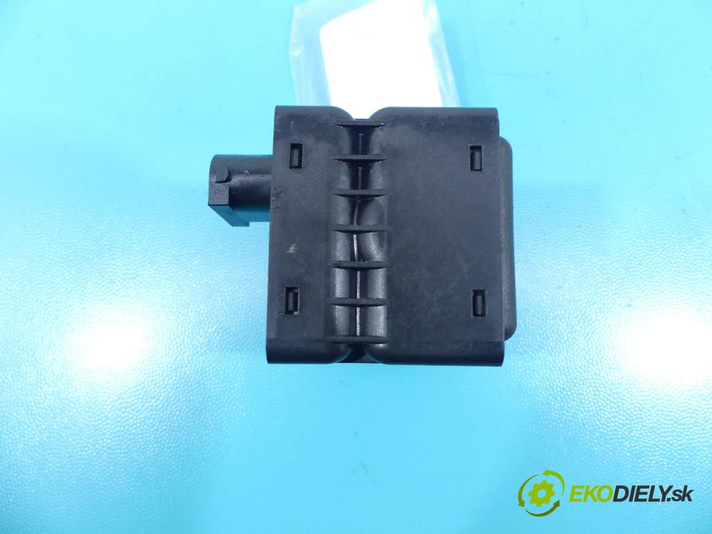 Renault Latitude 2.0 dci 173KM automatic 127 kW 1995 cm3 4- Blokáda: řízení: 8200604932 (Ostatné)