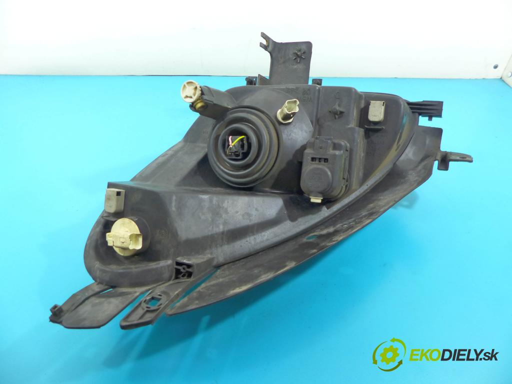 Citroen Xsara Picasso 1,8.0 16v 116 HP manual 85 kW 1749 cm3 5- Reflektor: pravý  (Pravé)