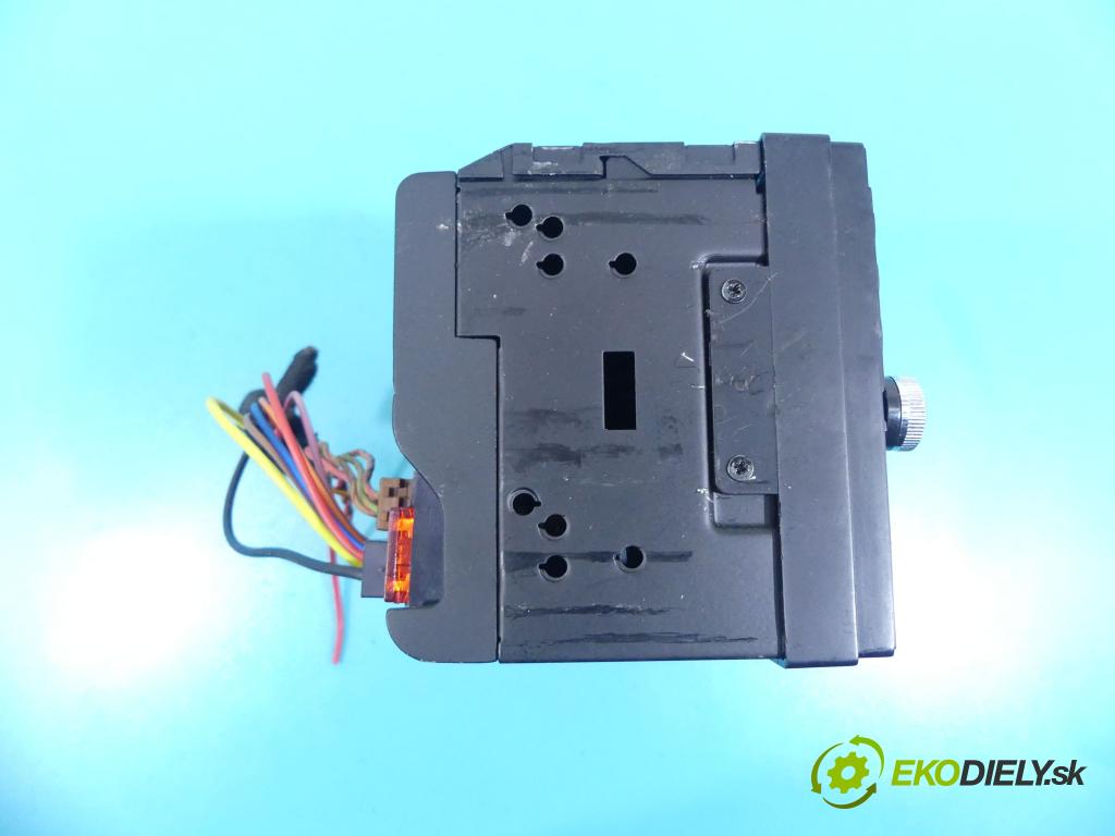 Vw Polo IV 9N 2001-2009 1.2 12v 64 HP manual 47 kW 1198 cm3 3- Radio