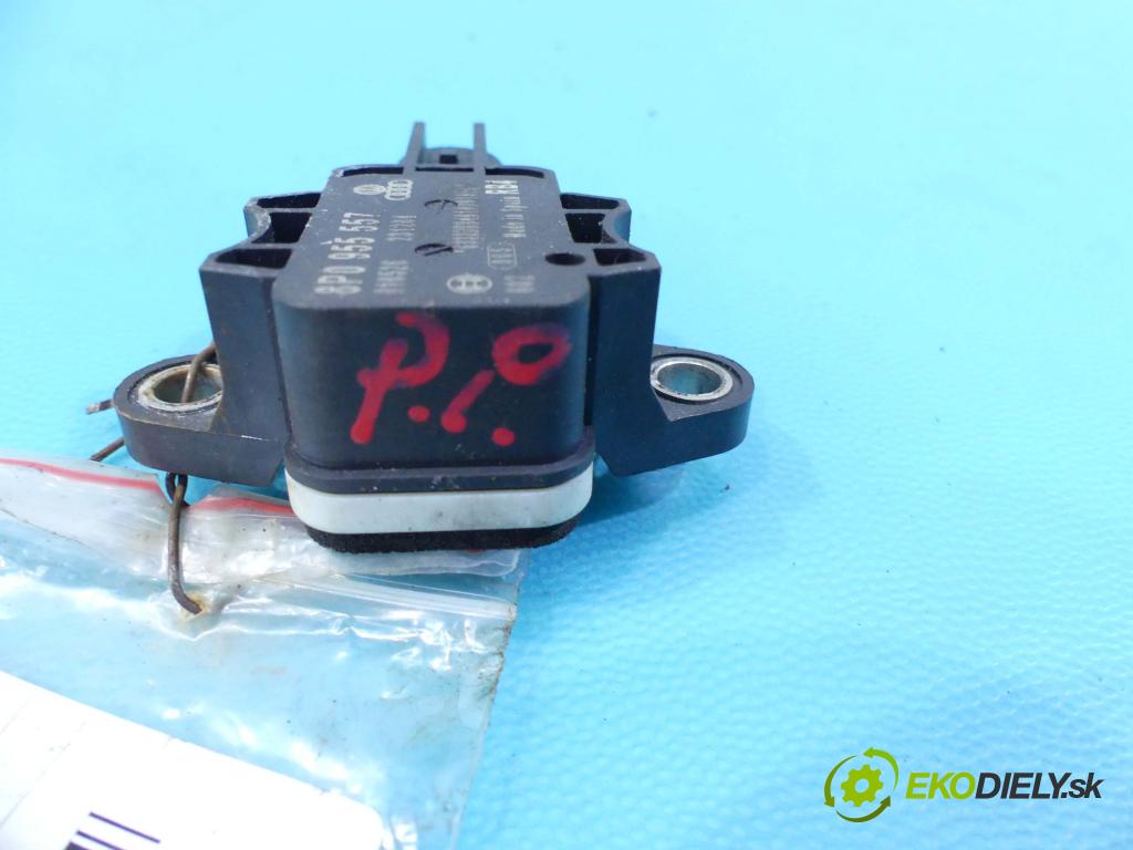 Audi A3 8P 2003-2012 2.0 tdi 136 HP manual 100 kW 1968 cm3 5- snímač šokovat: 8P0955557 (Snímače nárazu)