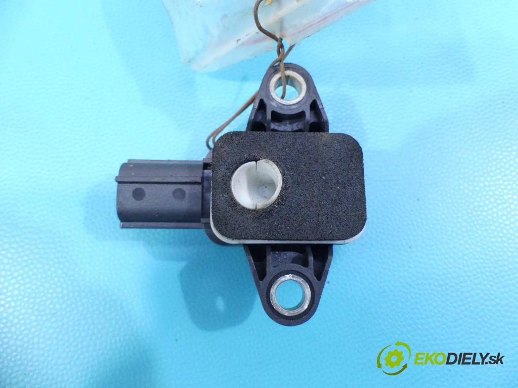 Audi A3 8P 2003-2012 2.0 tdi 136 HP manual 100 kW 1968 cm3 5- snímač šokovat: 8P0955557 (Snímače nárazu)