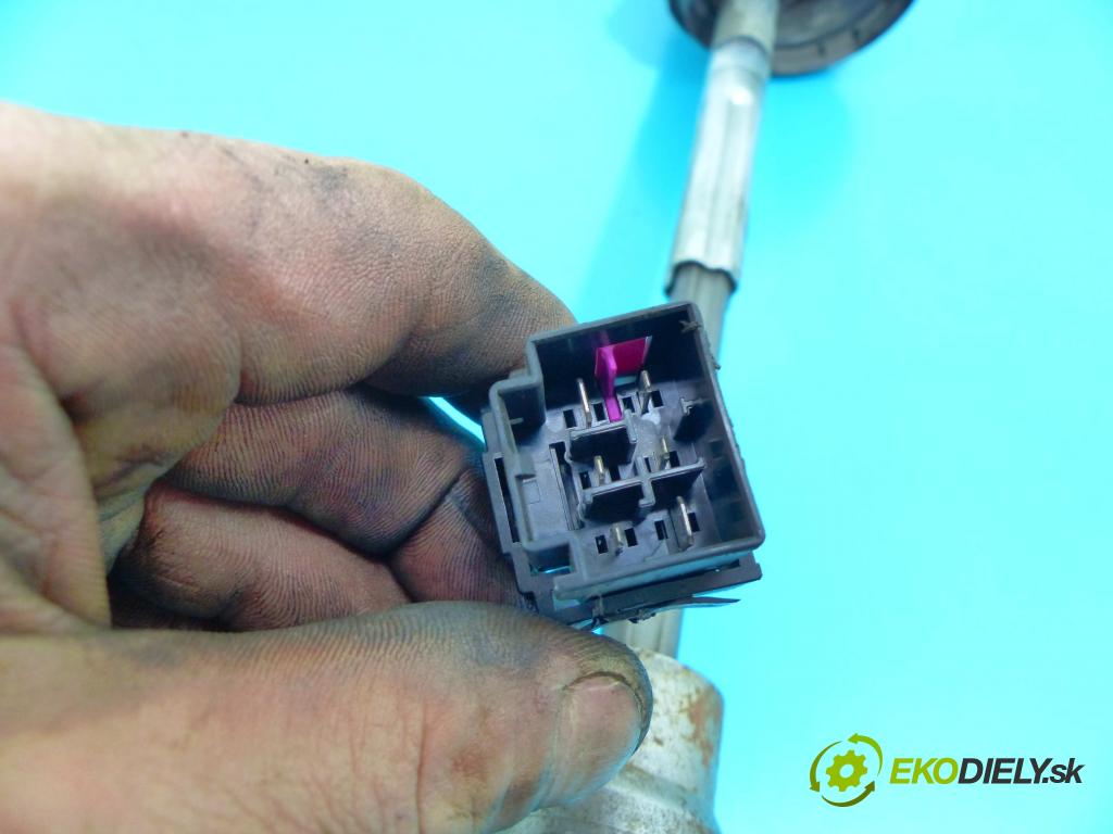 Porsche Panamera I 970 2009-2016 4.8 V8 400KM: automatic 294 kW 4806 cm3 5- Sloupec: volant 4H0907705H (Tyče riadenia (volantu))