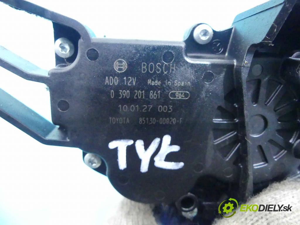 Tappetino universale in gomma per il conducente per Toyota Yaris II hatchback (2005-2011