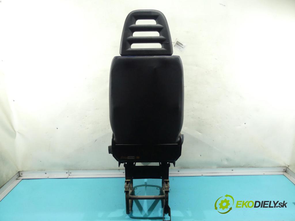 Iveco Daily III 1999-2006 2.3 HPI 136 HP manual 100 kW 2286 cm3 5- Sedačka ľavý 84050027139 (Sedačky, sedadlá)