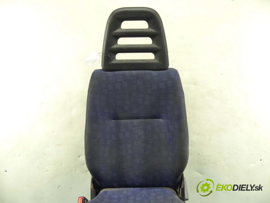Iveco Daily III 1999-2006 2.3 HPI 136 HP manual 100 kW 2286 cm3 5- Sedačka ľavý 84050027139 (Sedačky, sedadlá)