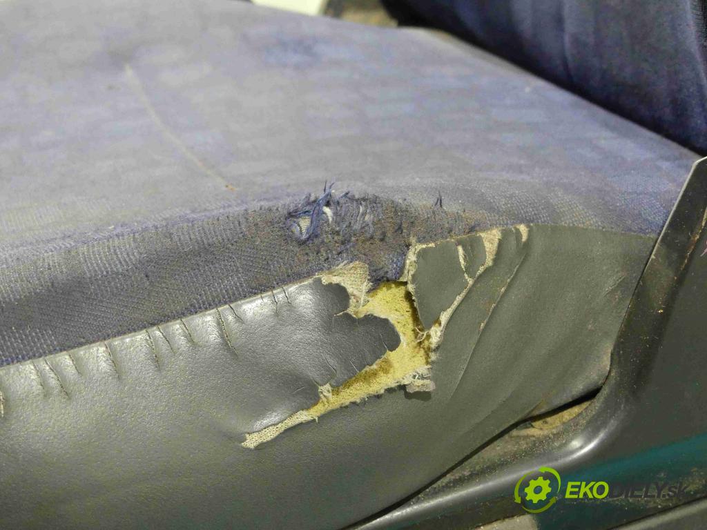 Iveco Daily III 1999-2006 2.3 HPI 136 HP manual 100 kW 2286 cm3 5- Sedačka ľavý 84050027139 (Sedačky, sedadlá)