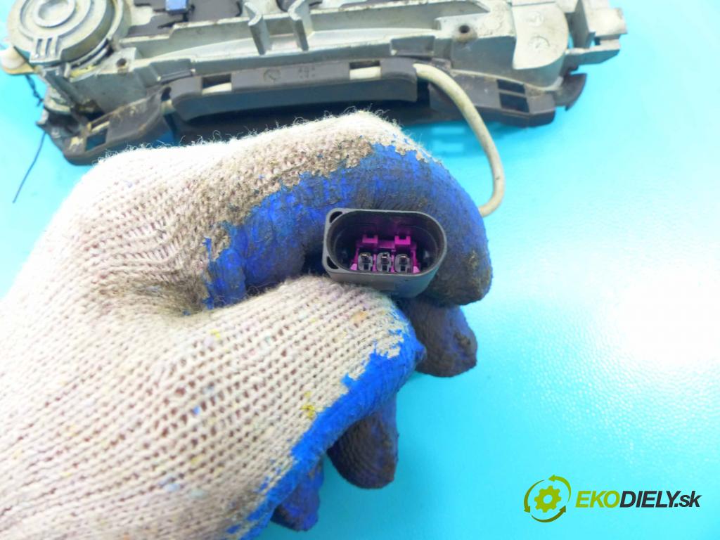 Audi A3 8L 1996-2003 1.8 T 179KM manual 132 kW 1781 cm3 5- rukoväť predné ľavé mimo:  (Vonkajšie predné ľavé)