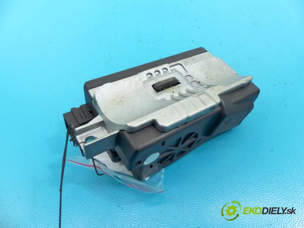 Audi A4 B8 2007-2015 2.0 tdi 143 HP manual 105 kW 1968 cm3 4- Blokáda: řízení: 8K0905852C (Ostatné)