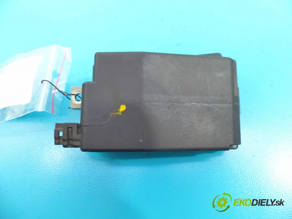 Audi A4 B8 2007-2015 2.0 tdi 143 HP manual 105 kW 1968 cm3 4- Blokáda: řízení: 8K0905852C (Ostatné)